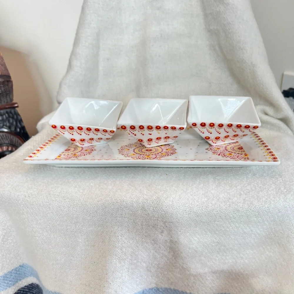 Pier 1 White Floral Patterned Serving Set